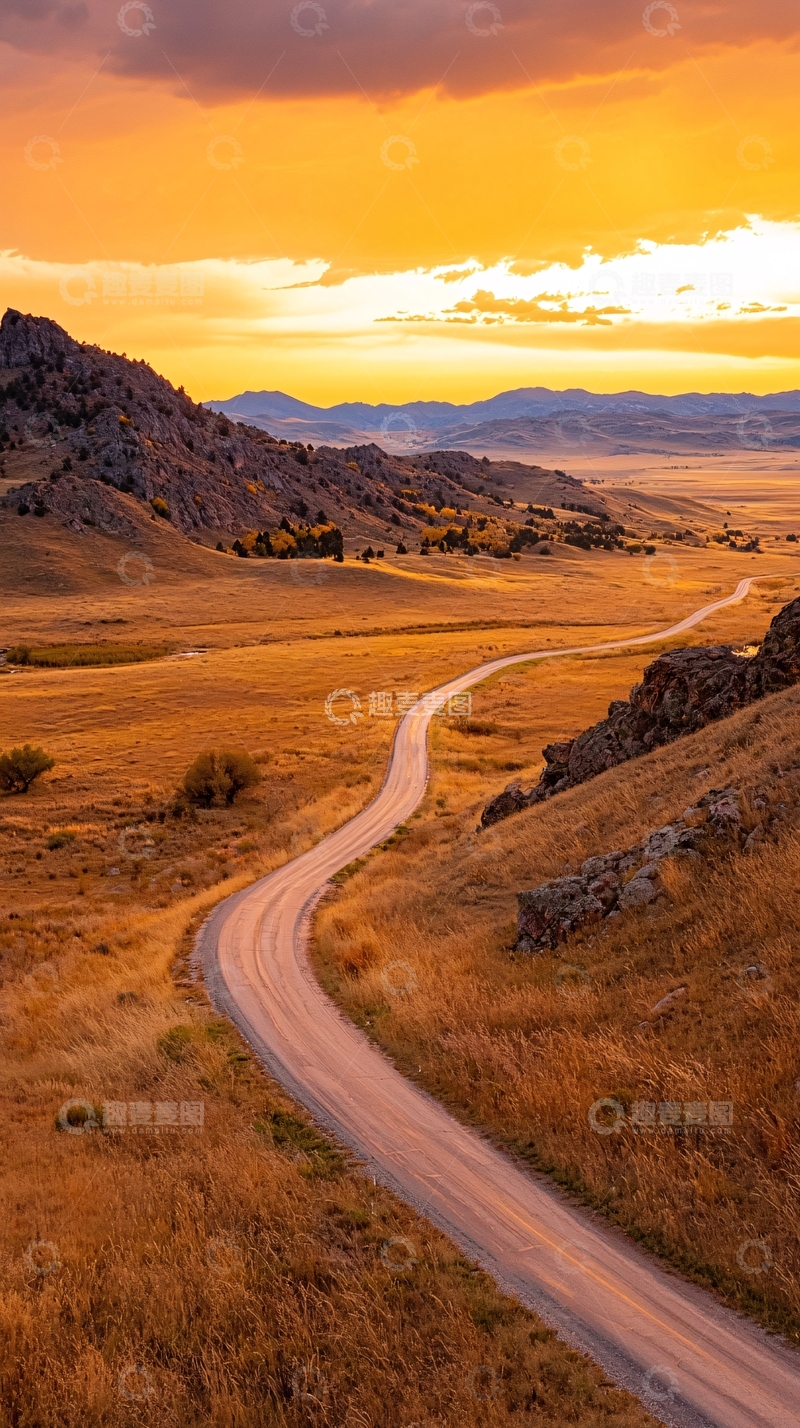 高清大图下载【趣麦麦图】夕阳下的蜿蜒山路