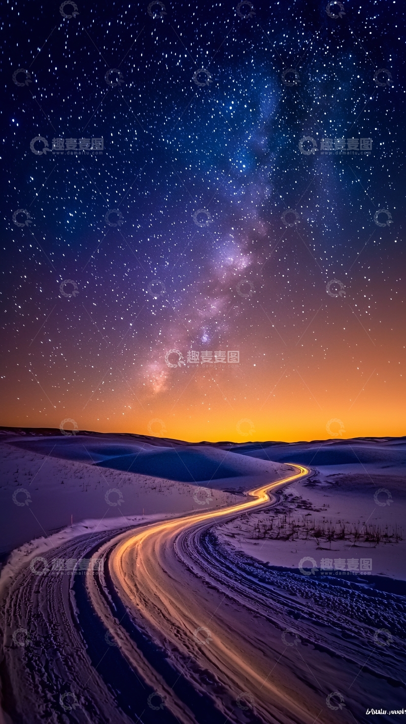 高清大图下载【趣麦麦图】夜晚沙漠中的星河与灯光轨迹