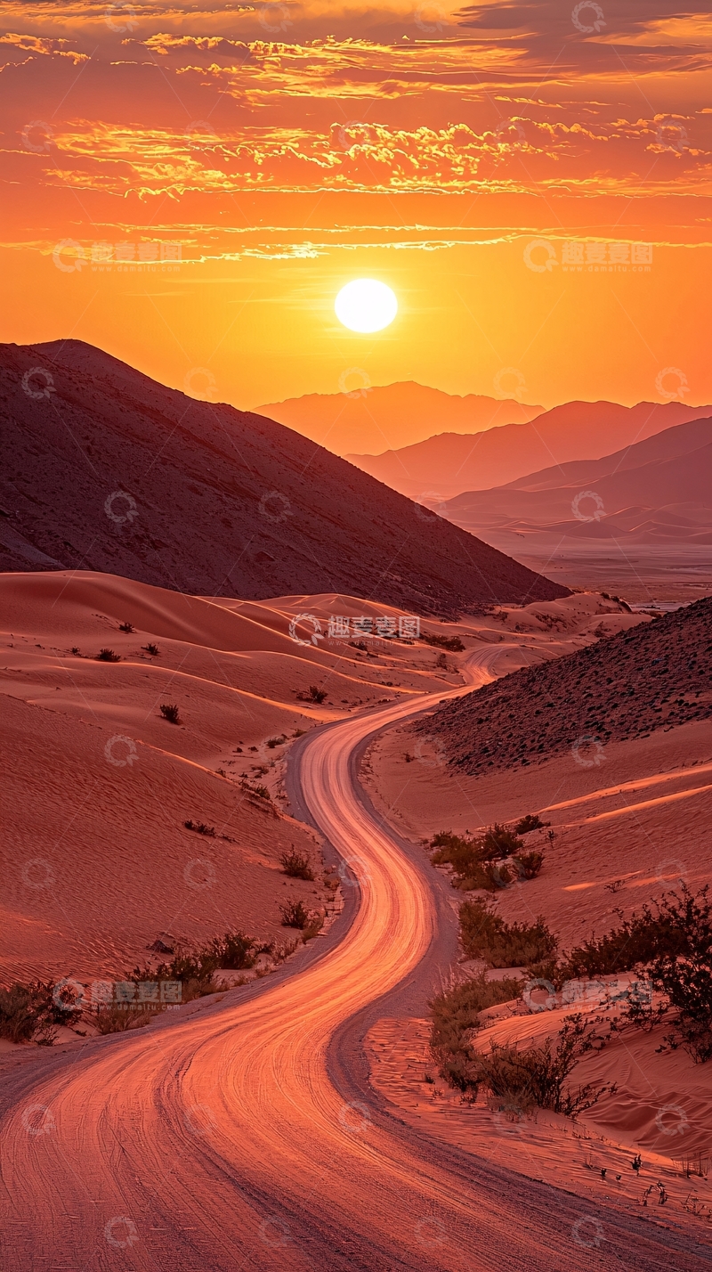 高清大图下载【趣麦麦图】沙漠日落下的蜿蜒公路