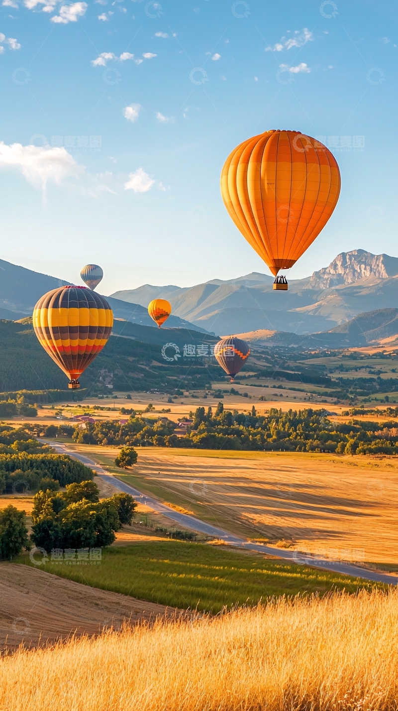 高清大图下载【趣麦麦图】热气球飞行在山间田野上空