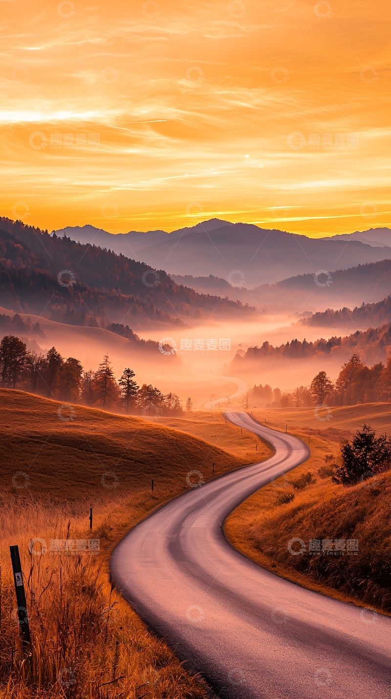 高清大图下载【趣麦麦图】晨雾中的蜿蜒山路