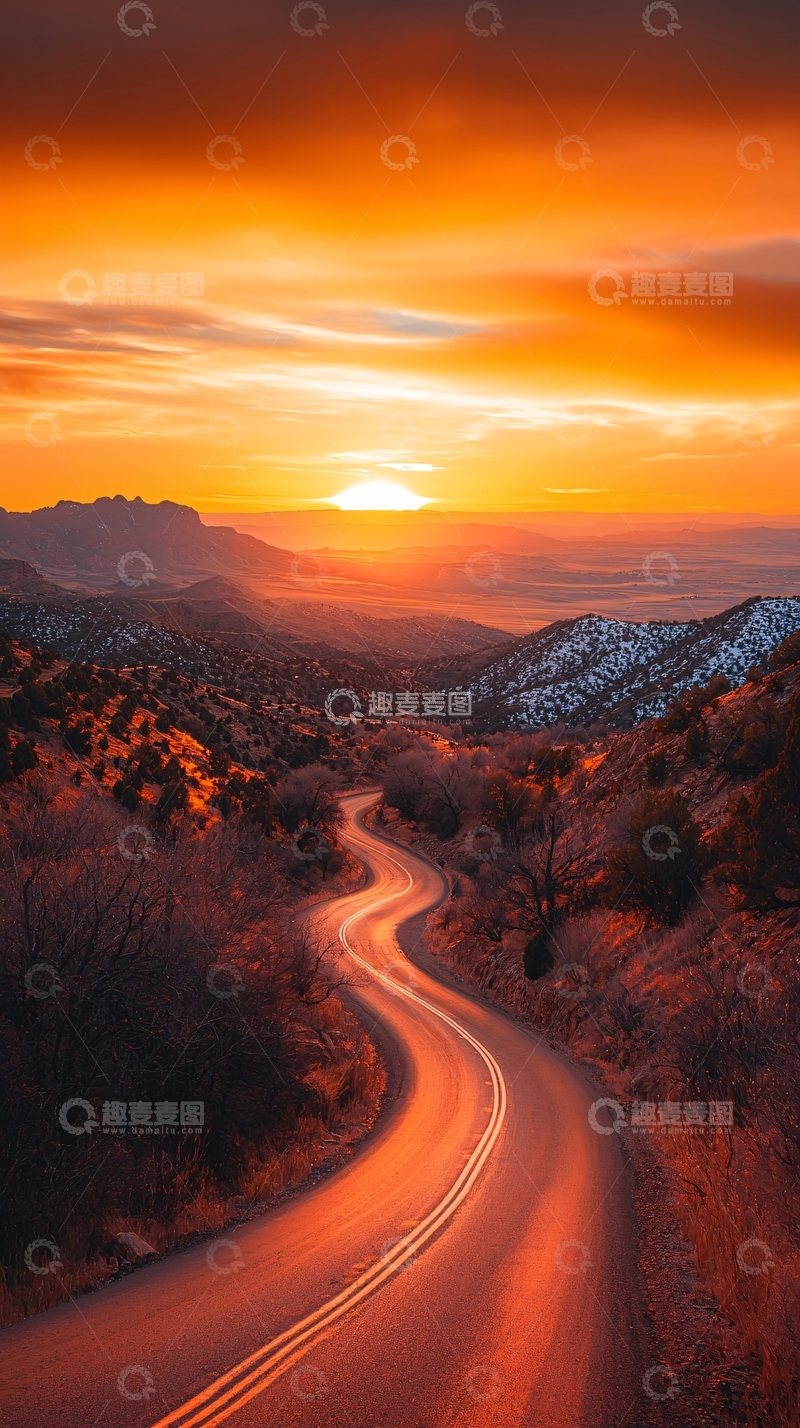 高清大图下载【趣麦麦图】夕阳下的蜿蜒山路