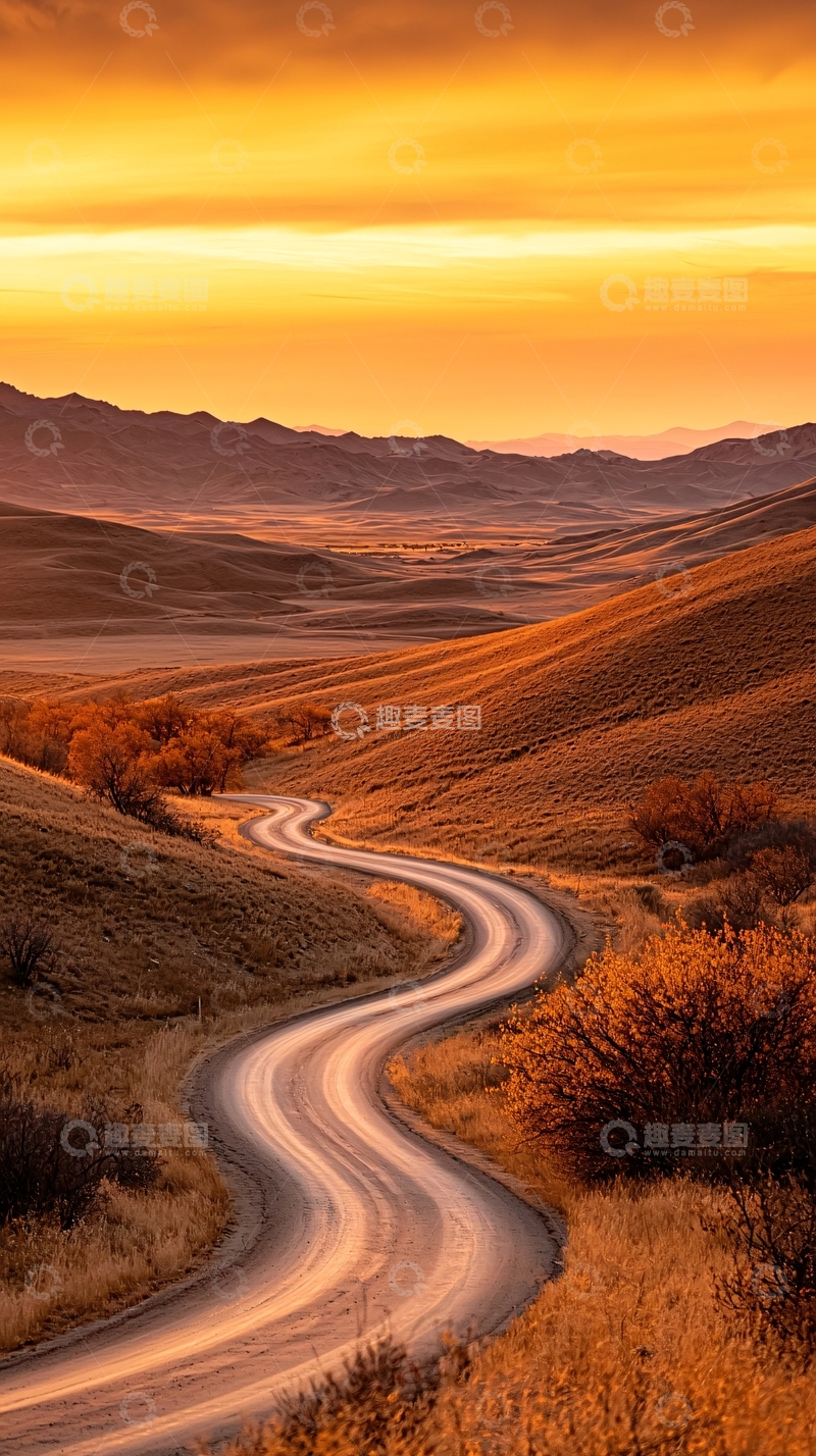 高清大图下载【趣麦麦图】夕阳下的蜿蜒山路