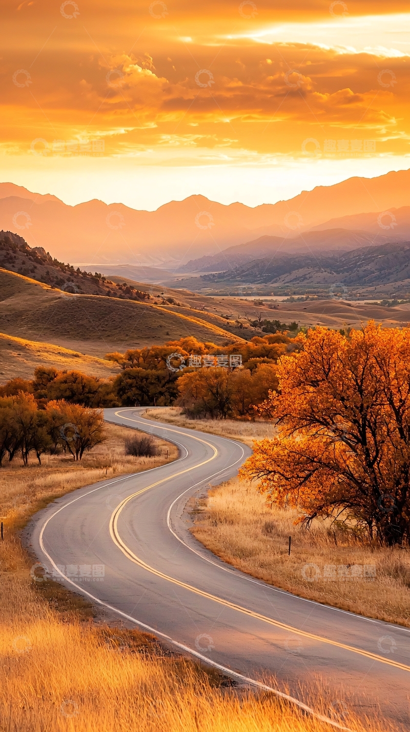 高清大图下载【趣麦麦图】秋日山间蜿蜒公路