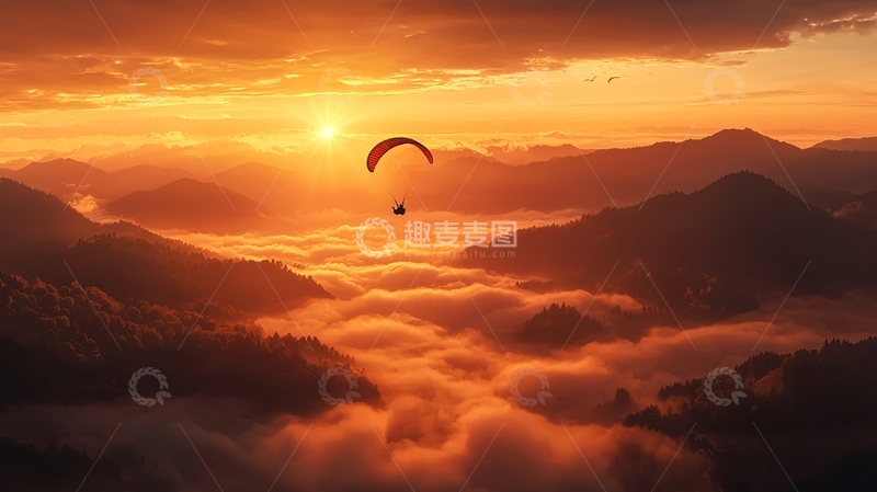 高清大图下载【趣麦麦图】日出山间滑翔伞飞翔