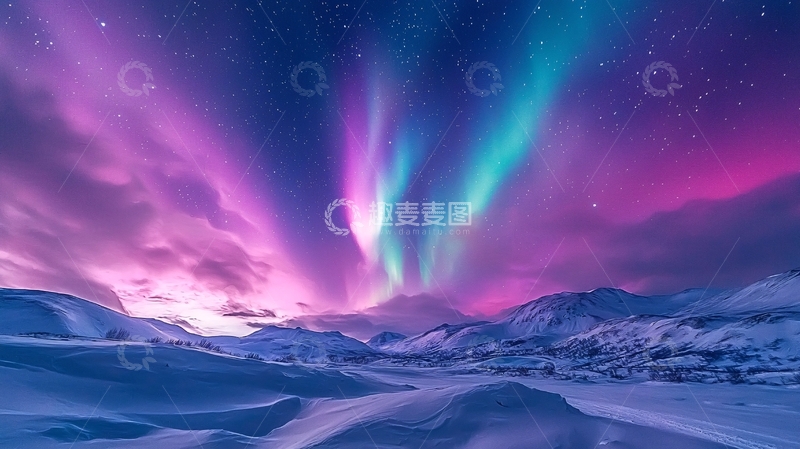 高清大图下载【趣麦麦图】极光下的雪山美景