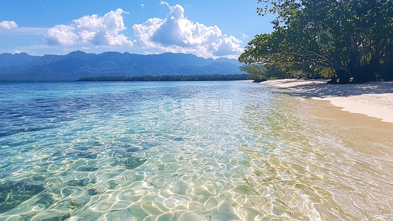 高清大图下载【趣麦麦图】清澈海滩与蓝天白云