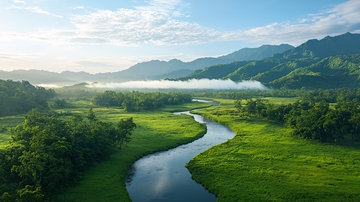 山间河流晨雾美景