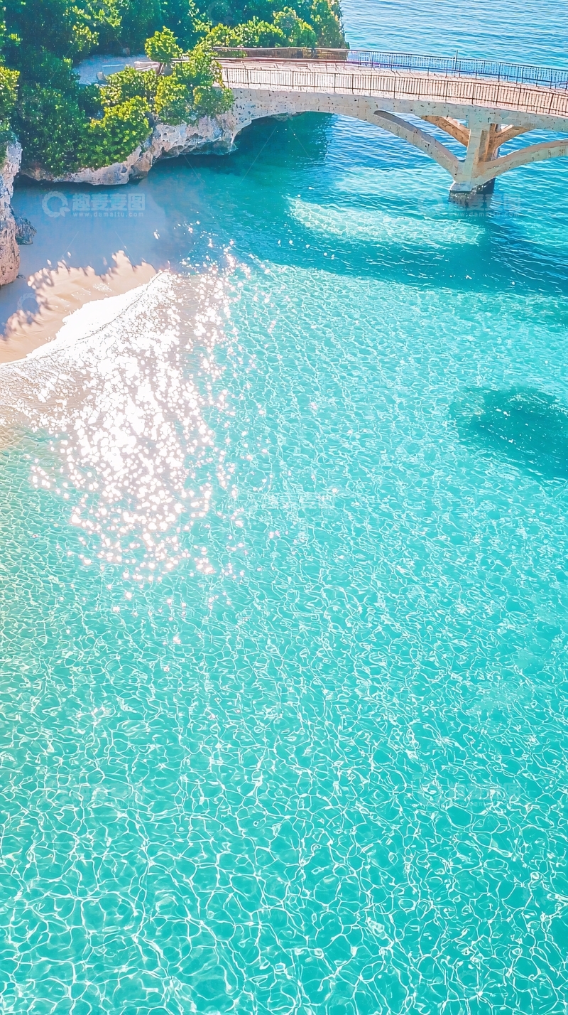 高清大图下载【趣麦麦图】清澈海滩上的阳光反射