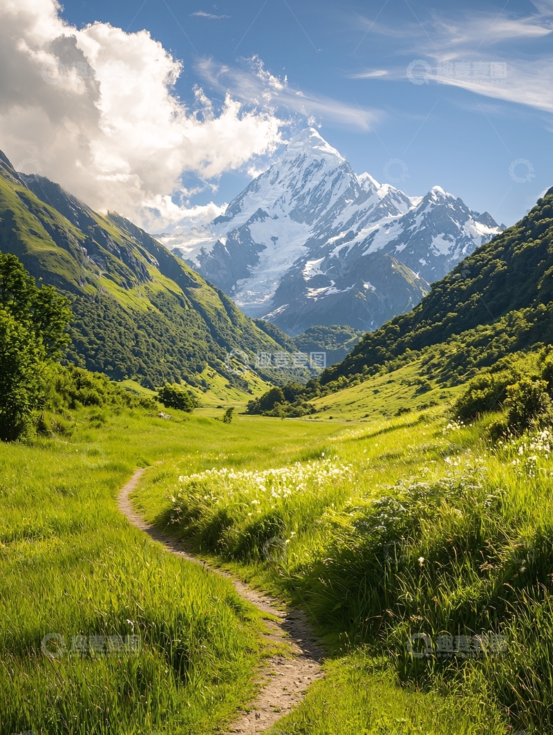 高清大图下载【趣麦麦图】雪山下的绿色山谷徒步路径