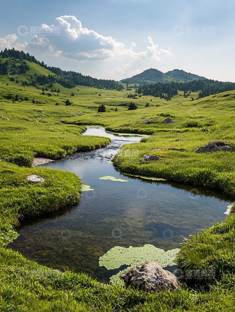 高清大图下载【趣麦麦图】山间小溪与绿草地自然风光