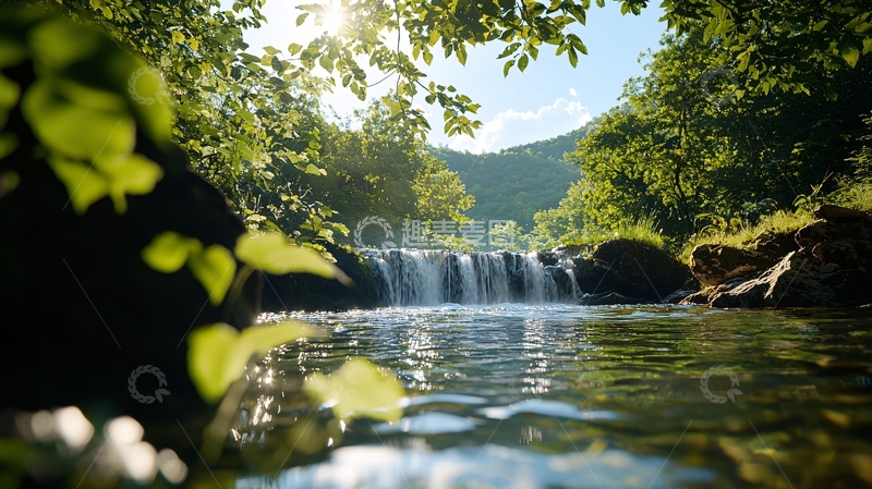 高清大图下载【趣麦麦图】夏日森林中的瀑布美景