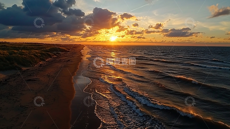 高清大图下载【趣麦麦图】夕阳下的海滩与海浪