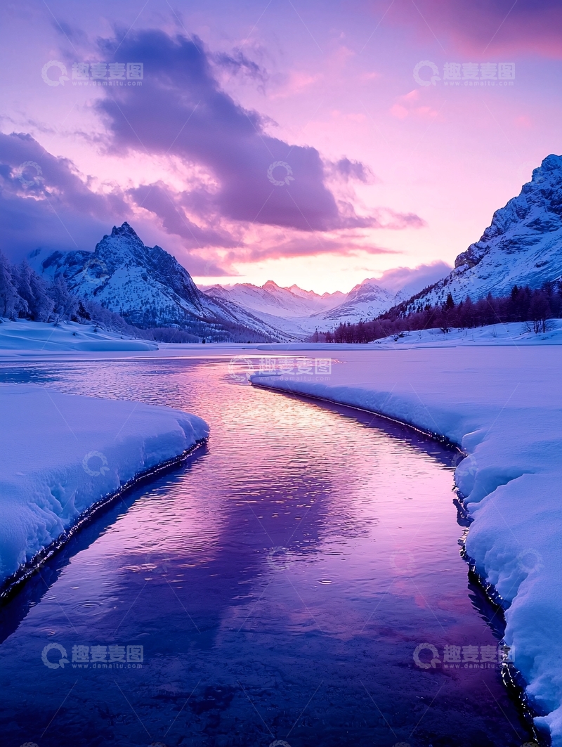 高清大图下载【趣麦麦图】冬日雪山下的河流