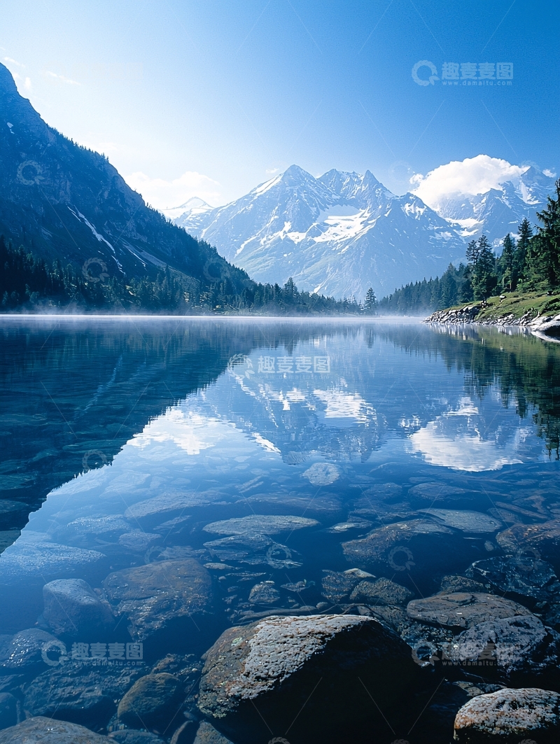 高清大图下载【趣麦麦图】雪山倒影清澈湖面风景