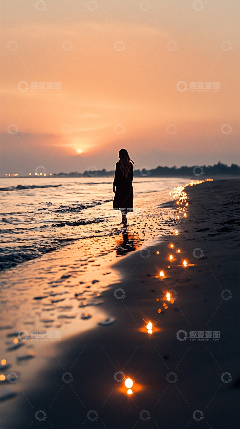 高清大图下载【趣麦麦图】夕阳海滩上的孤独背影