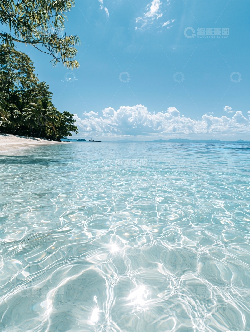 高清大图下载【趣麦麦图】清澈海滩上的阳光反射