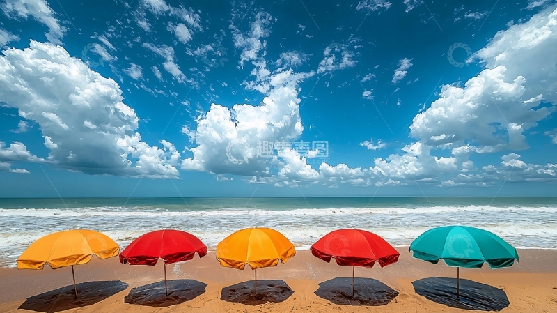 高清大图下载【趣麦麦图】海滩上的彩色遮阳伞