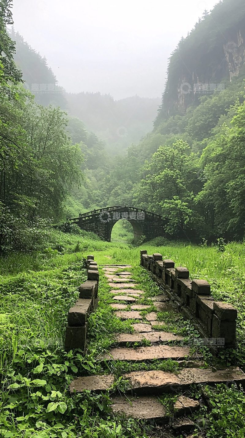 高清大图下载【趣麦麦图】雨后山间古桥石阶