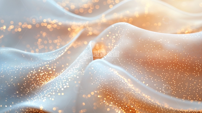 金色波光粼粼的丝滑面料
