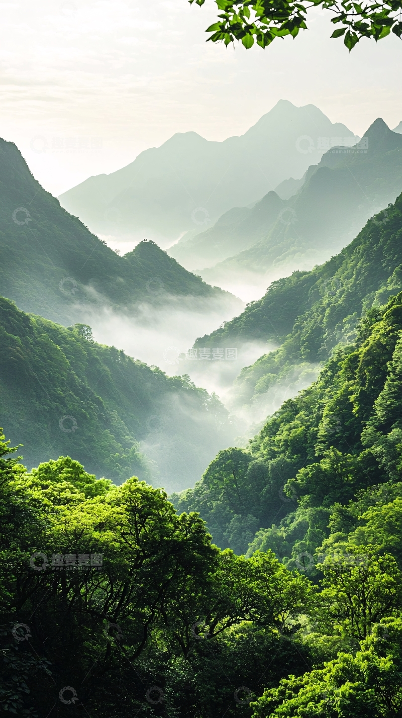 高清大图下载【趣麦麦图】山间云雾缭绕自然风光