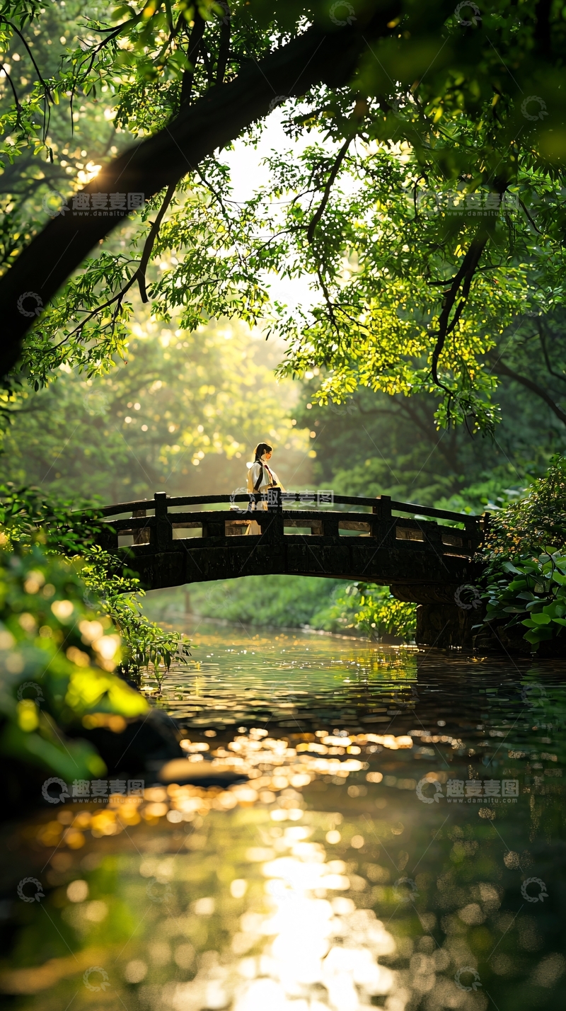 高清大图下载【趣麦麦图】桥上晨光下的女子