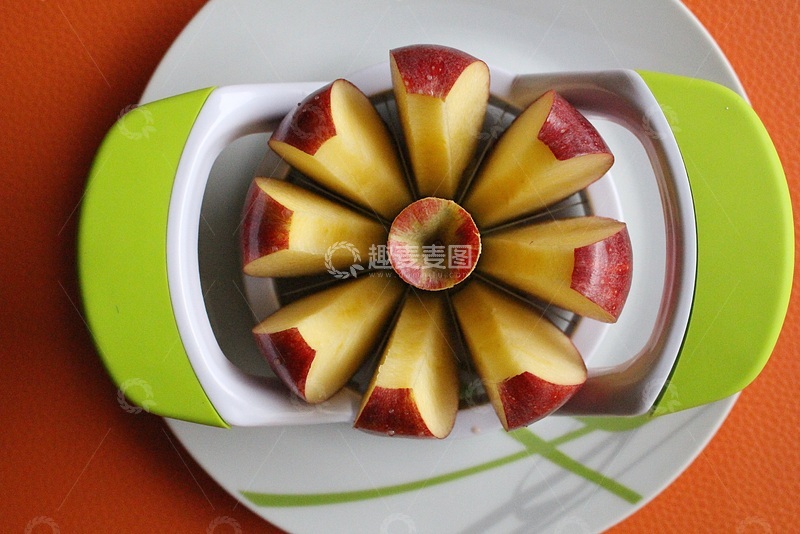 高清大图下载【趣麦麦图】一盘被分割的苹果俯视拍摄
