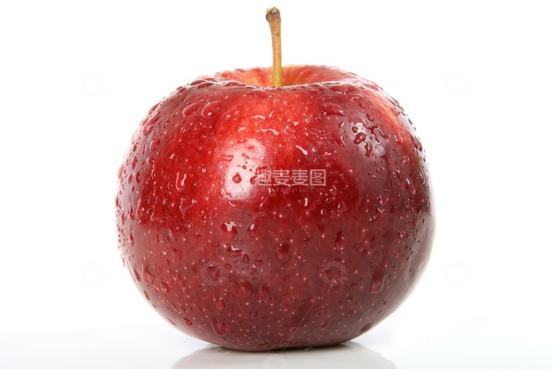 高清大图下载【趣麦麦图】一个带有水珠的苹果放在白色背景上