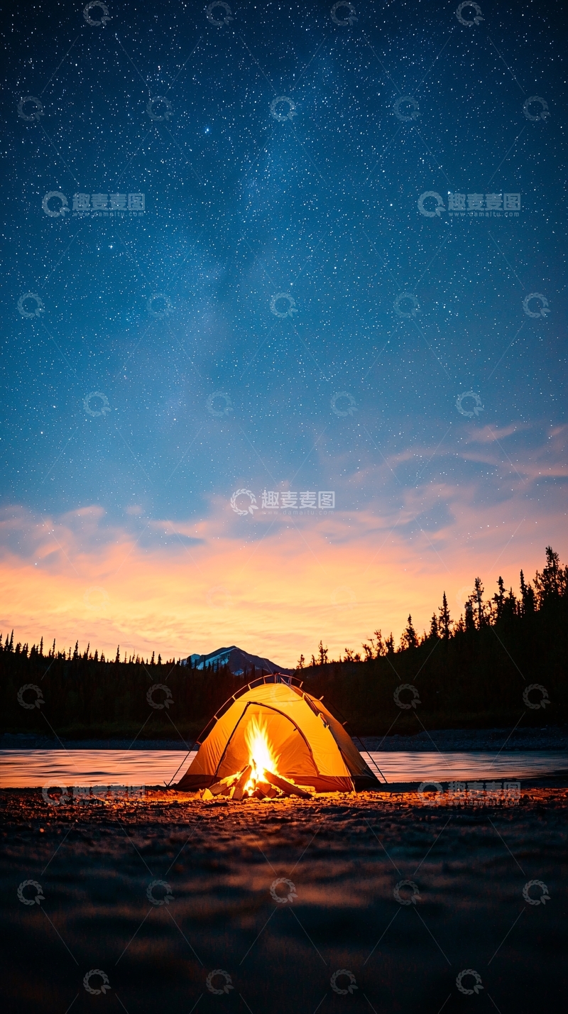 高清大图下载【趣麦麦图】露营帐篷下的篝火夜景