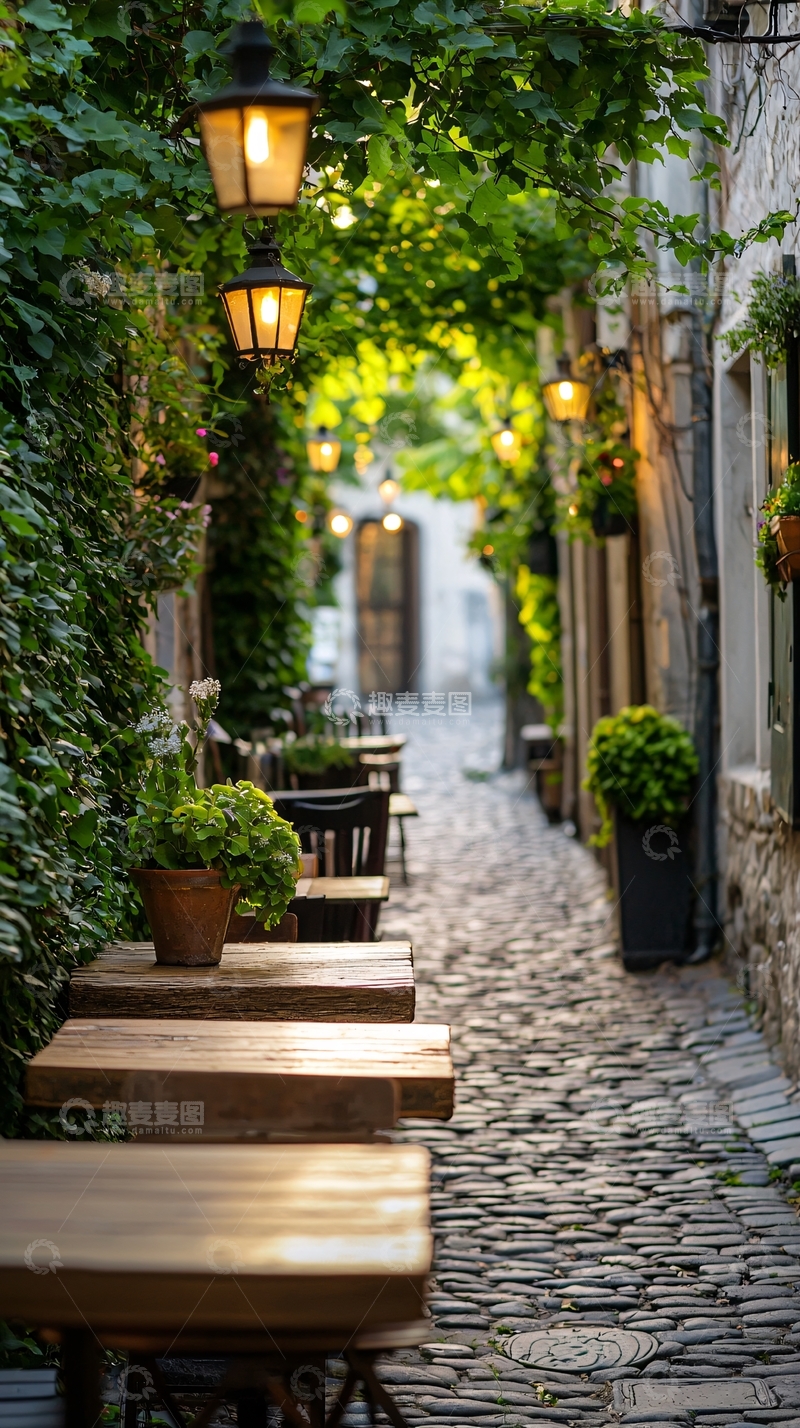 高清大图下载【趣麦麦图】石板小巷上的户外咖啡馆