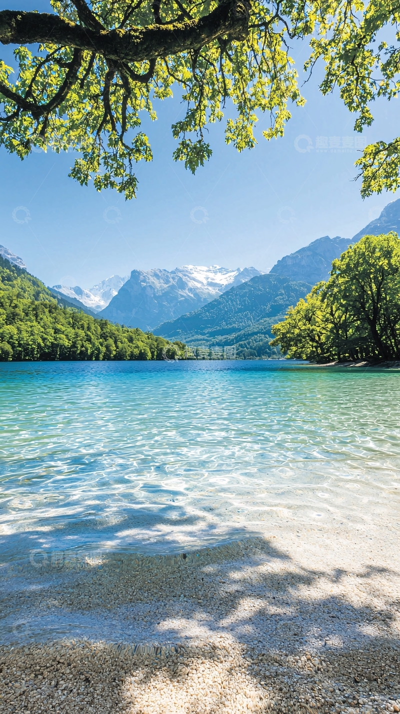 高清大图下载【趣麦麦图】清澈湖水与雪山自然风光