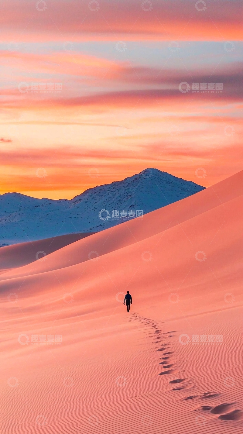 高清大图下载【趣麦麦图】沙漠日落徒步旅行者