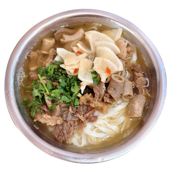 美味牛杂米粉特写免扣图