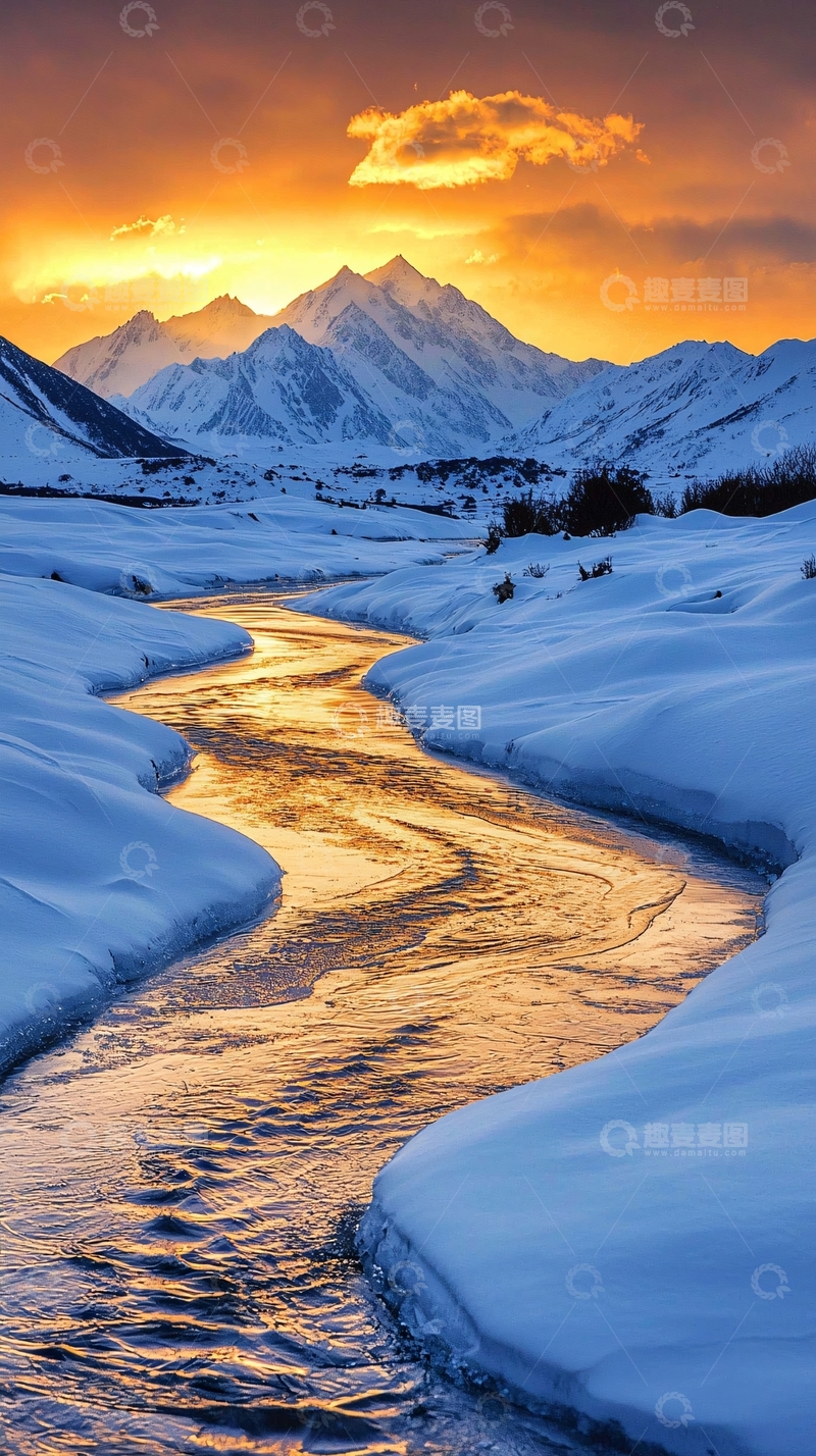 高清大图下载【趣麦麦图】冬日雪山下的河流