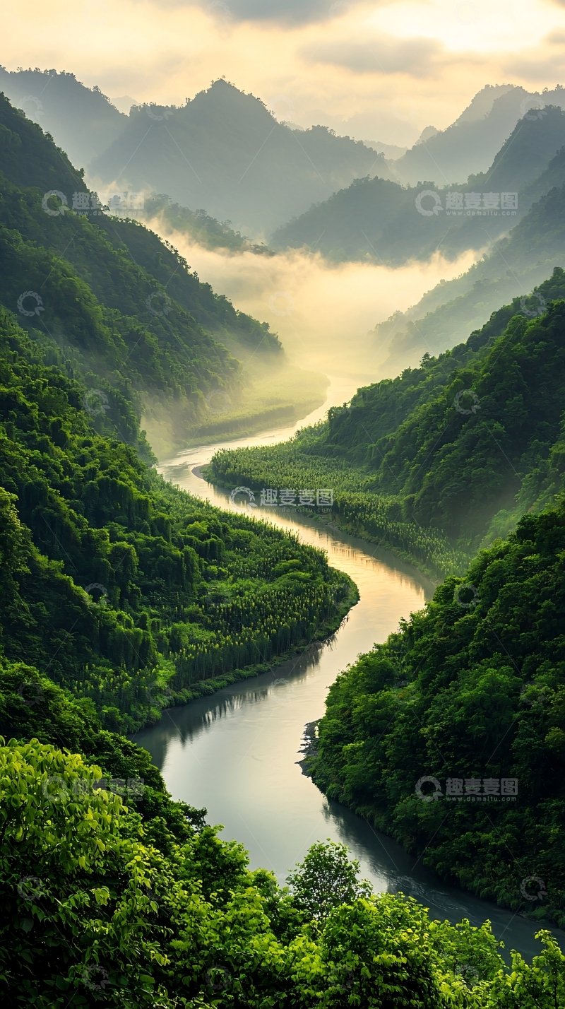 高清大图下载【趣麦麦图】晨雾中的蜿蜒河流
