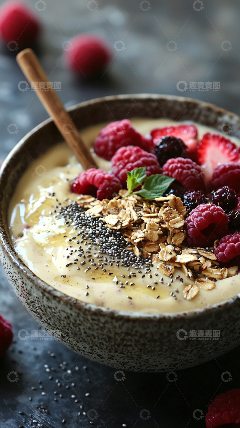 高清大图下载【趣麦麦图】水果酸奶碗搭配坚果和浆果