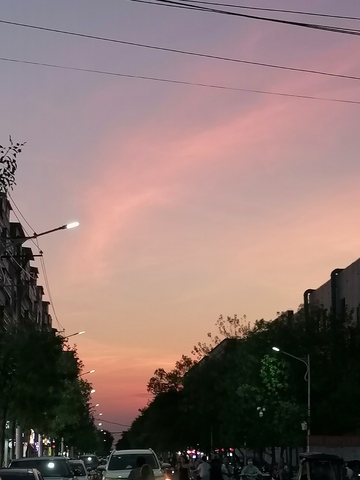 夏天傍晚的霞光