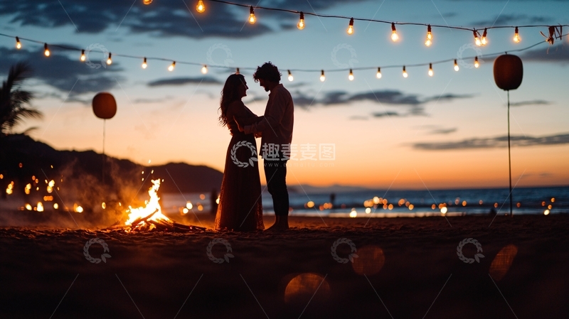 高清大图下载【趣麦麦图】海滩篝火情侣浪漫场景