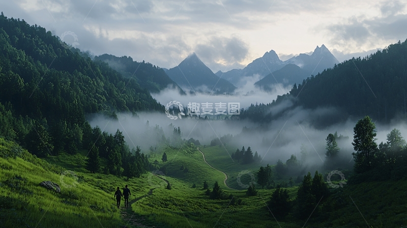 高清大图下载【趣麦麦图】雾中徒步山谷风景