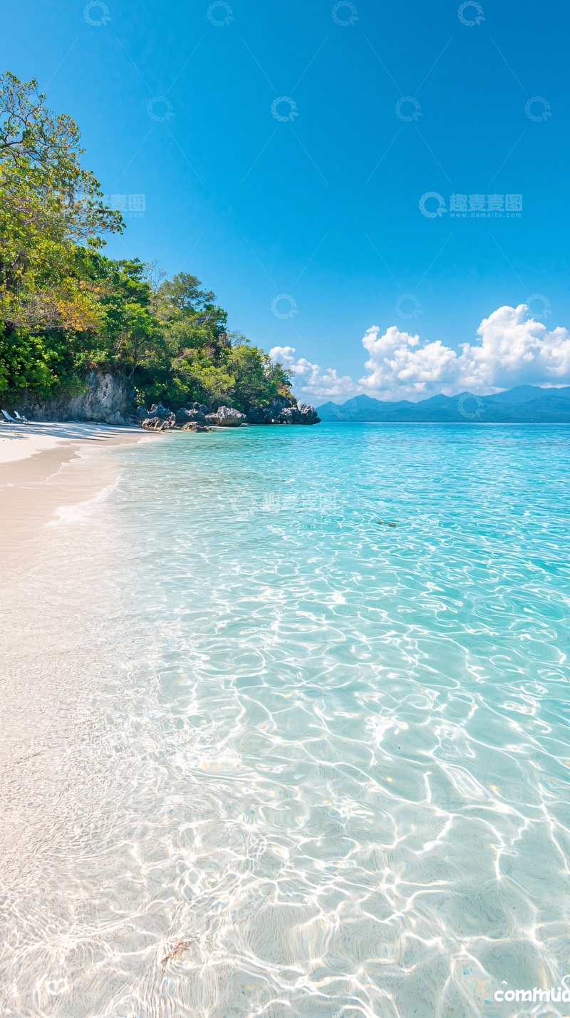 高清大图下载【趣麦麦图】清澈海滩与蓝天白云