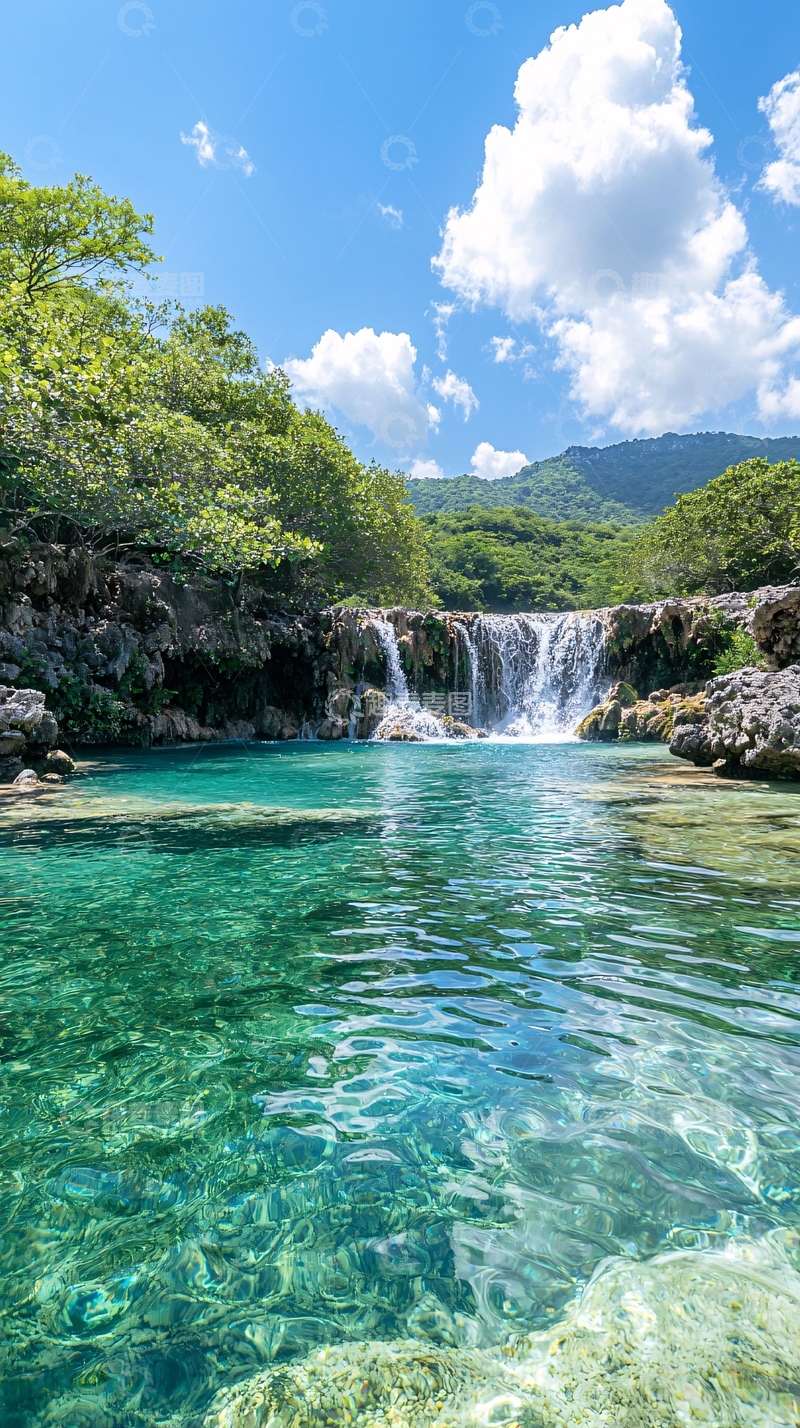 高清大图下载【趣麦麦图】清澈瀑布下的自然美景