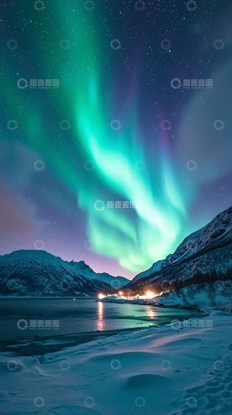 高清大图下载【趣麦麦图】极光下的雪山湖景