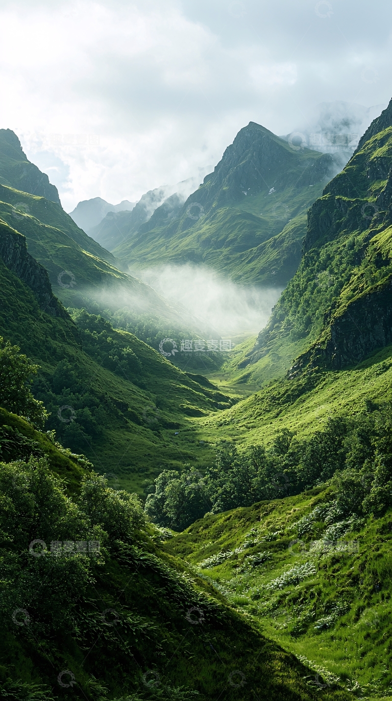 高清大图下载【趣麦麦图】山谷中的云雾缭绕