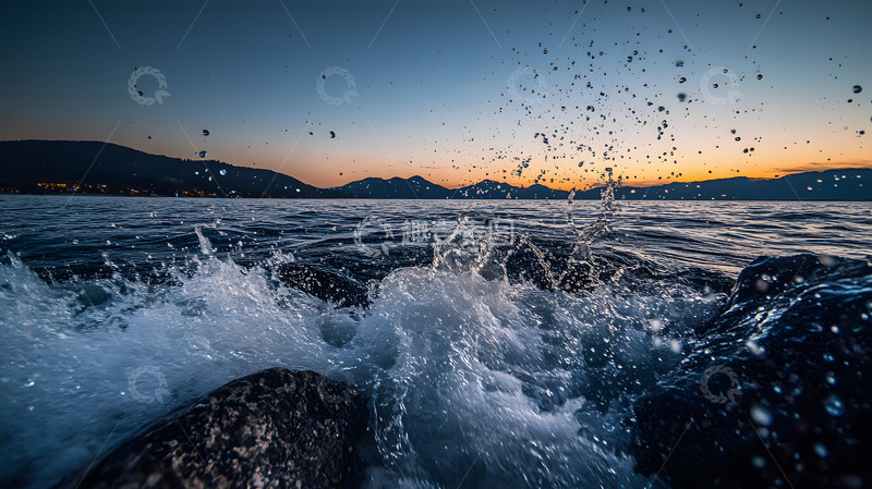 高清大图下载【趣麦麦图】海边激起的浪花特写1