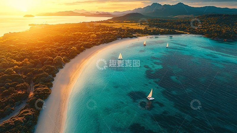 高清大图下载【趣麦麦图】日出时的热带海岸与远处帆船