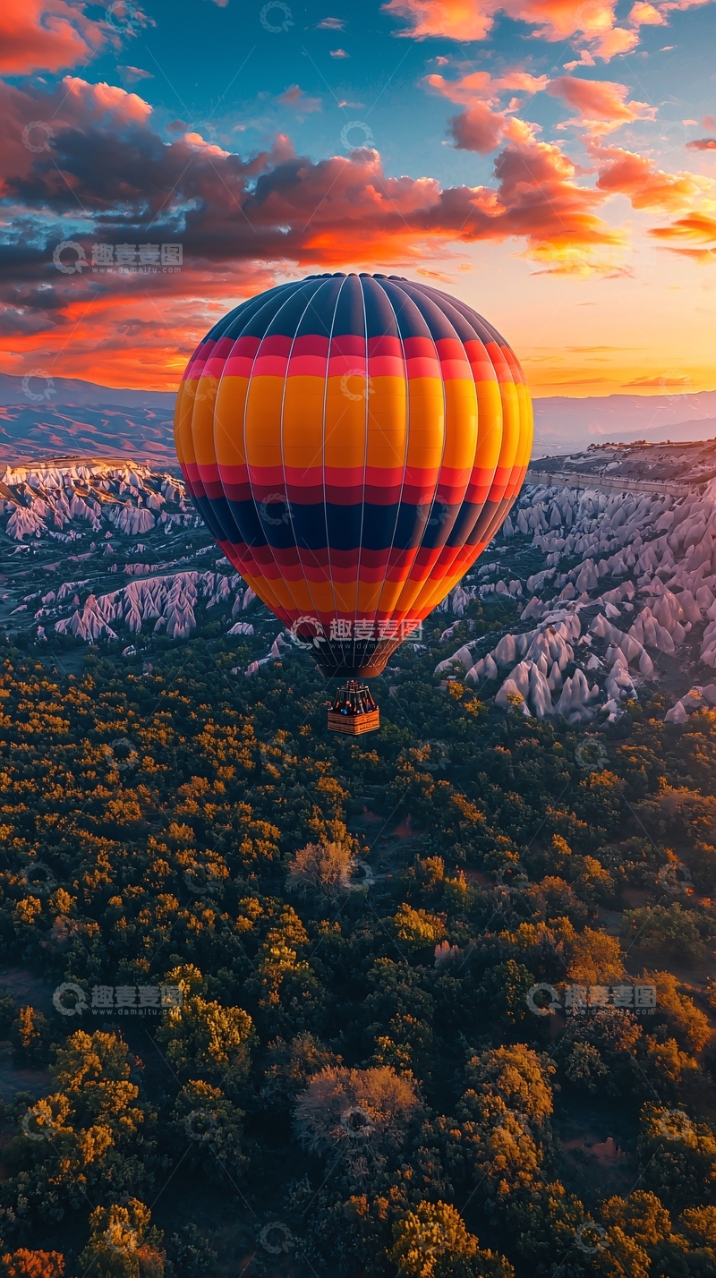 高清大图下载【趣麦麦图】梦幻的热气球与山谷
