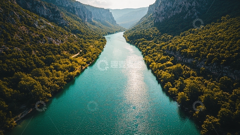 高清大图下载【趣麦麦图】春季森林的翡翠河流