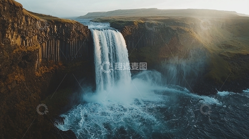 高清大图下载【趣麦麦图】瀑布与悬崖高清图片