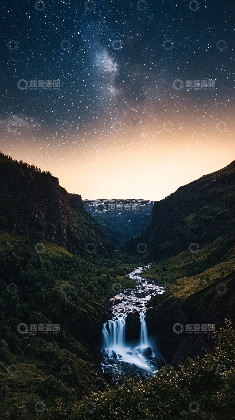 高清大图下载【趣麦麦图】夜空下的瀑布山谷