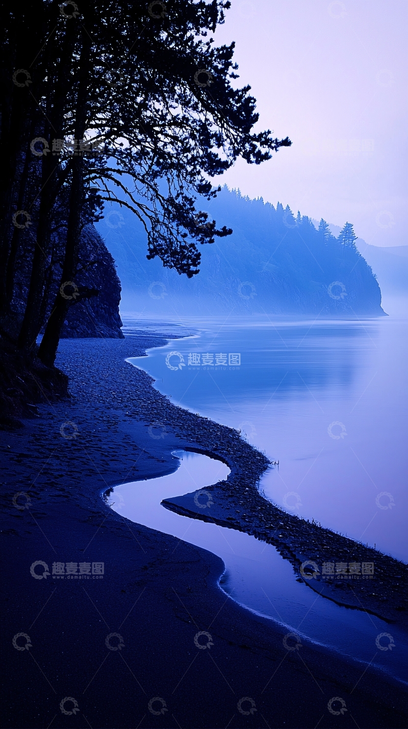 高清大图下载【趣麦麦图】晨雾中的海滩与岩石